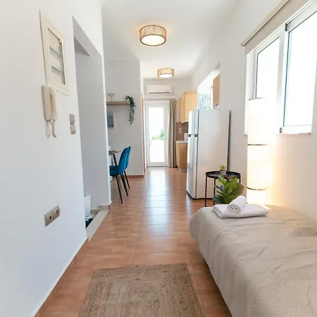 Apartment Nero Blu Beachfront, Sunrise & Sea Views *