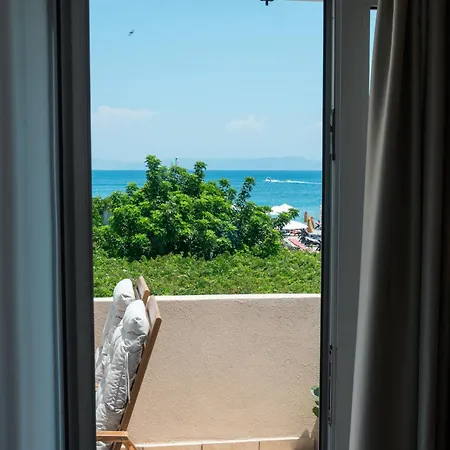 Apartment Nero Blu Beachfront, Sunrise & Sea Views *